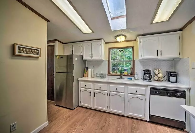 Creekside Catskills Getaway Near Hunter Mountain