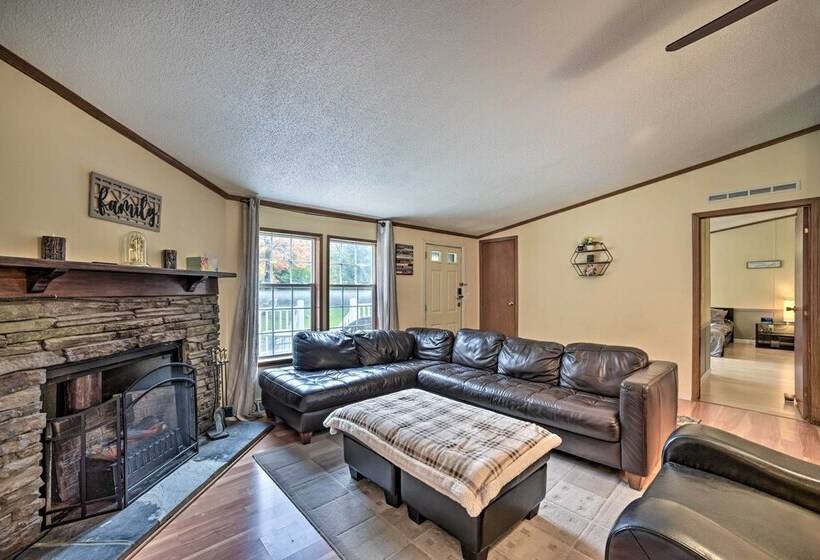 Creekside Catskills Getaway Near Hunter Mountain