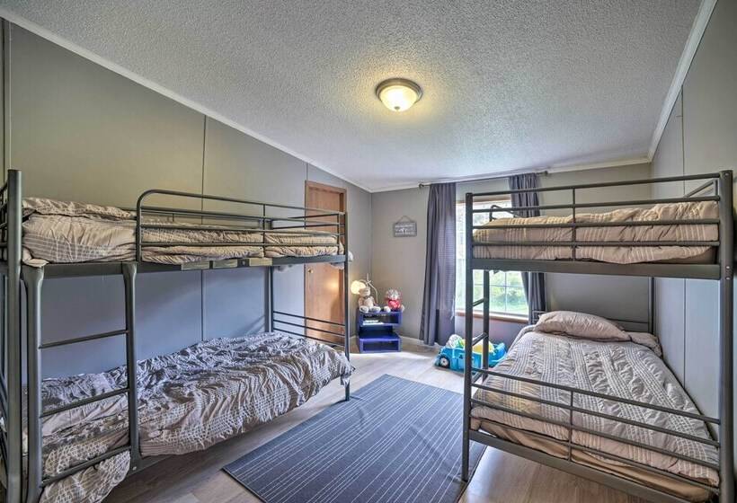 Creekside Catskills Getaway Near Hunter Mountain