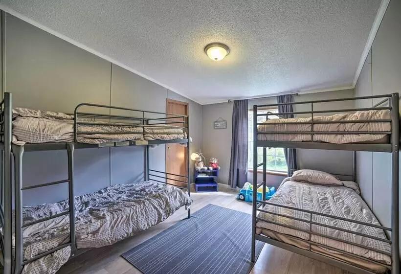 Creekside Catskills Getaway Near Hunter Mountain