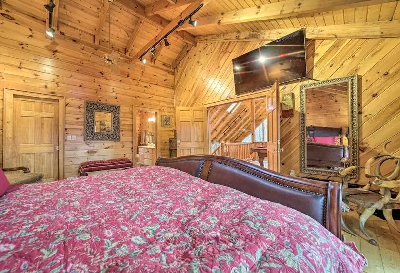 Walk To Golfing: Grand Maggie Valley Cabin!