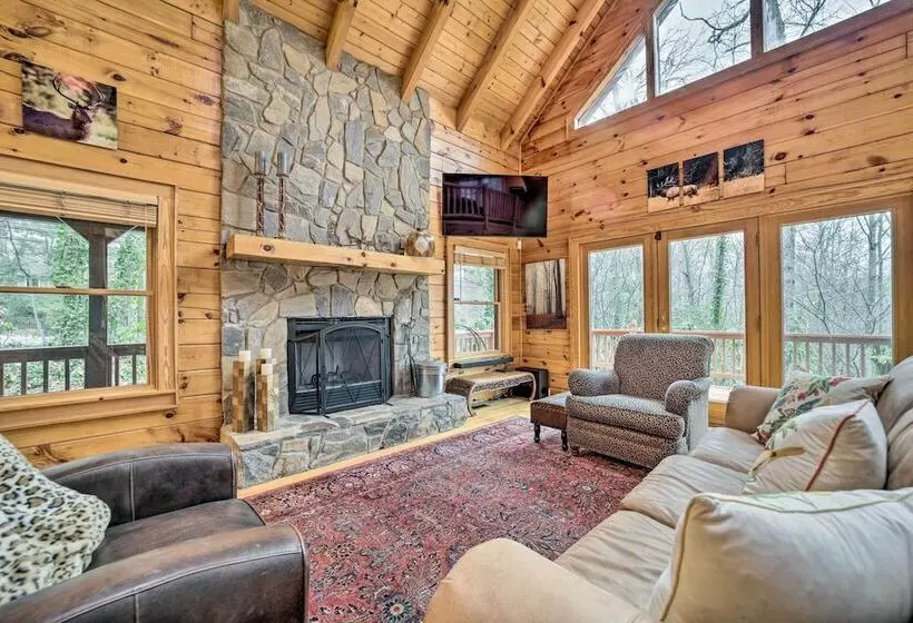 Walk To Golfing: Grand Maggie Valley Cabin!