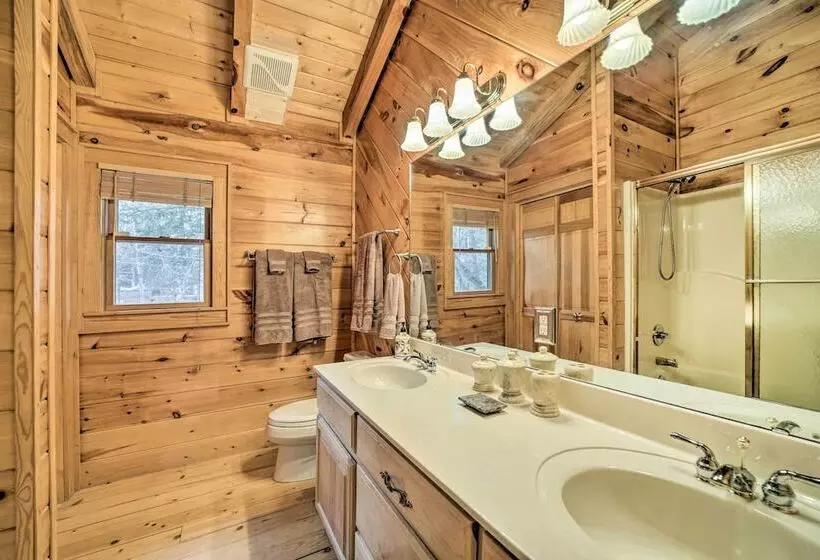 Walk To Golfing: Grand Maggie Valley Cabin!