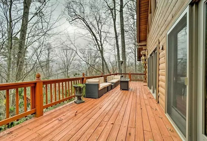 Walk To Golfing: Grand Maggie Valley Cabin!