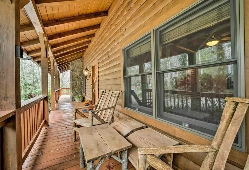 Walk To Golfing: Grand Maggie Valley Cabin!