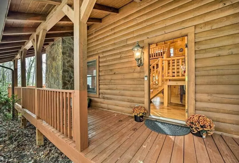 Walk To Golfing: Grand Maggie Valley Cabin!