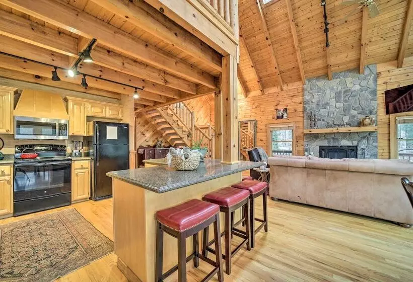 Walk To Golfing: Grand Maggie Valley Cabin!