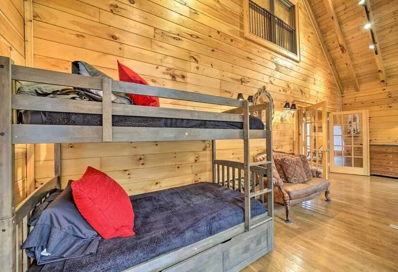 Walk To Golfing: Grand Maggie Valley Cabin!