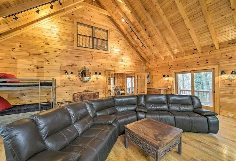 Walk To Golfing: Grand Maggie Valley Cabin!