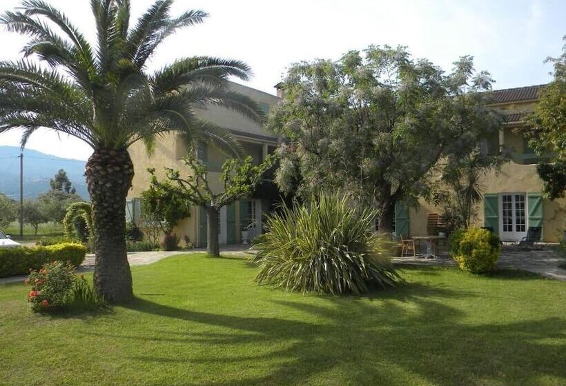 בית מלון כפרי Auberge Les Oliviers