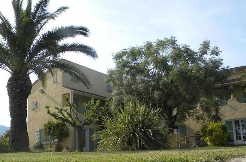 בית מלון כפרי Auberge Les Oliviers