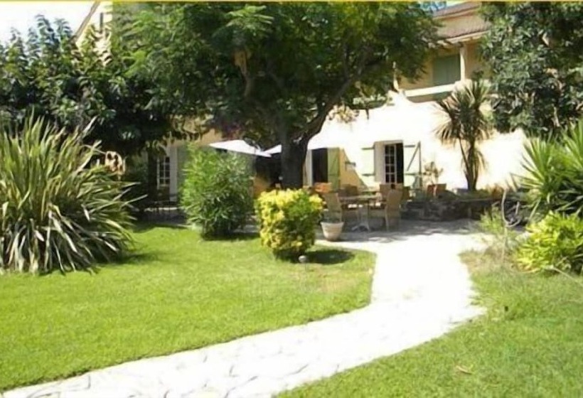 בית מלון כפרי Auberge Les Oliviers