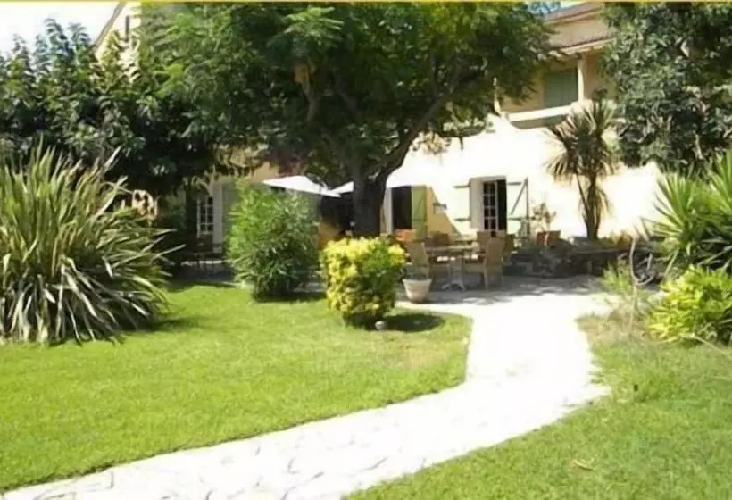 Hotelli Auberge Les Oliviers