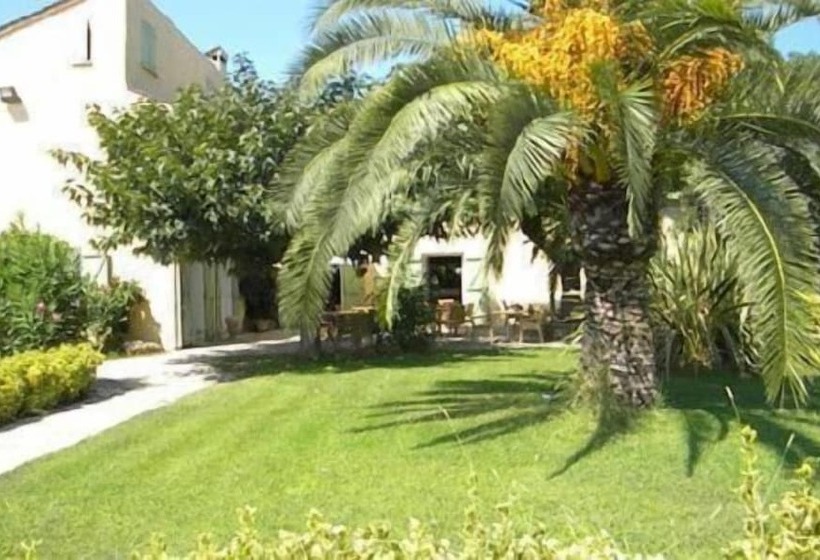 בית מלון כפרי Auberge Les Oliviers