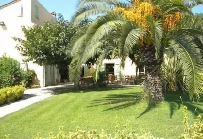 Hotelli Auberge Les Oliviers