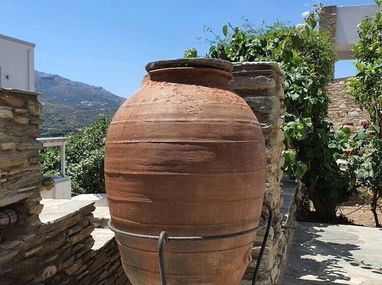 Karaoulanis Apartments