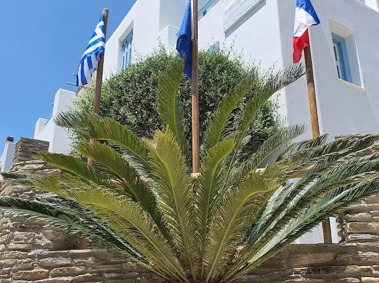 Karaoulanis Apartments