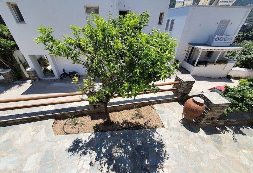 Karaoulanis Apartments