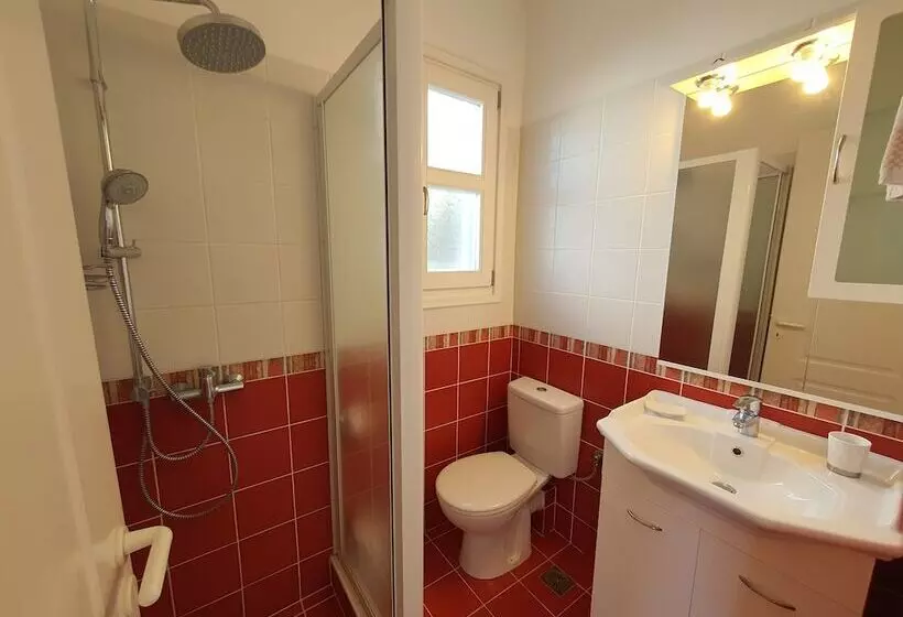 Karaoulanis Apartments