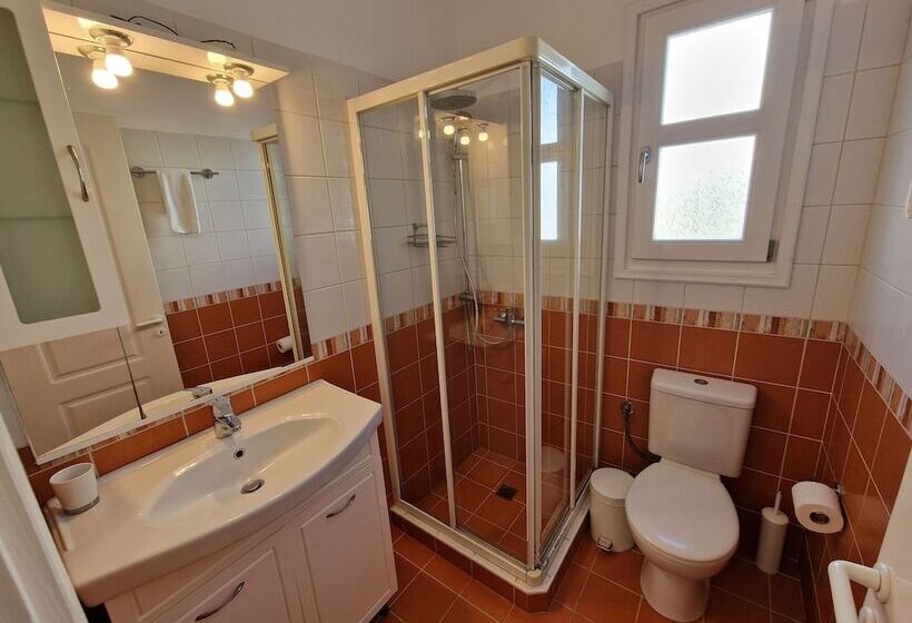 Karaoulanis Apartments