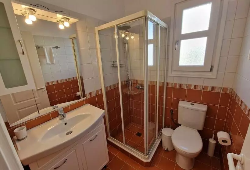 Karaoulanis Apartments