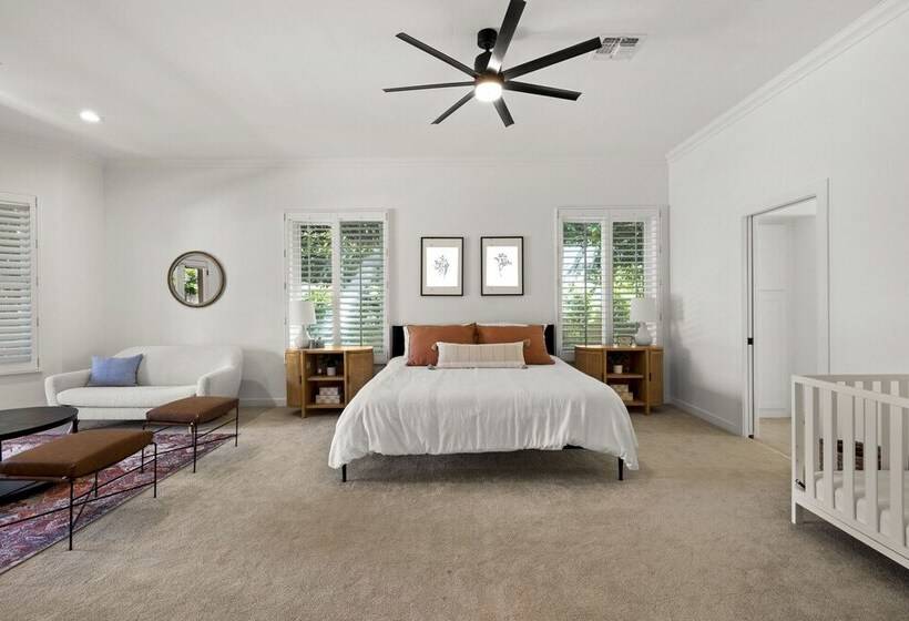 Luxury Mesa Desert Oasis: Private Pool & Golf