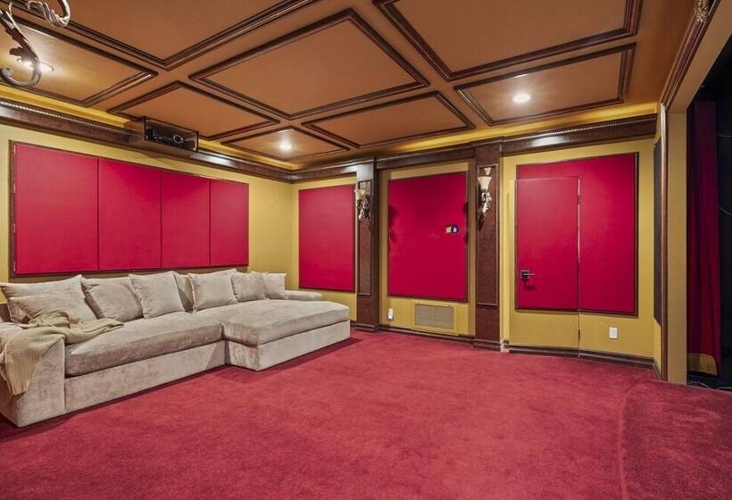 Luxury Mesa Desert Oasis: Private Pool & Golf