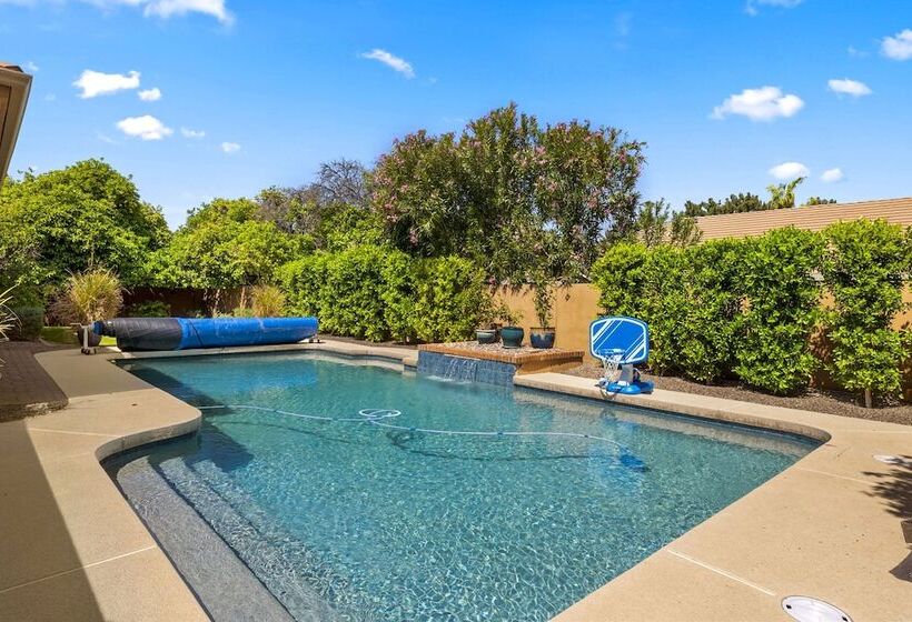 Luxury Mesa Desert Oasis: Private Pool & Golf