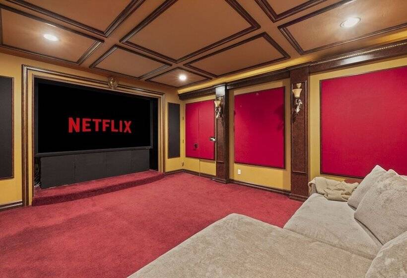 Luxury Mesa Desert Oasis: Private Pool & Golf