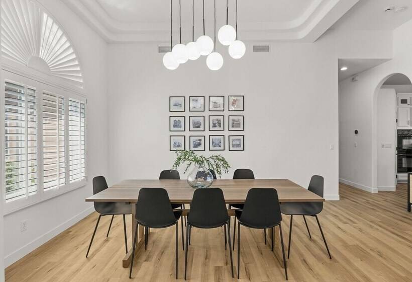 Luxury Mesa Desert Oasis: Private Pool & Golf