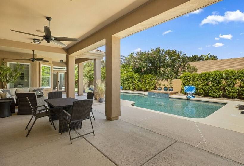 Luxury Mesa Desert Oasis: Private Pool & Golf