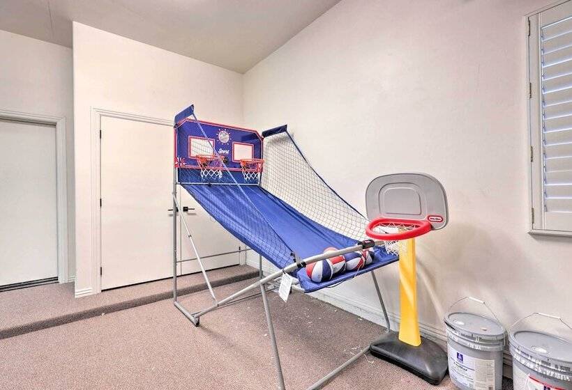 Luxury Mesa Desert Oasis: Private Pool & Golf