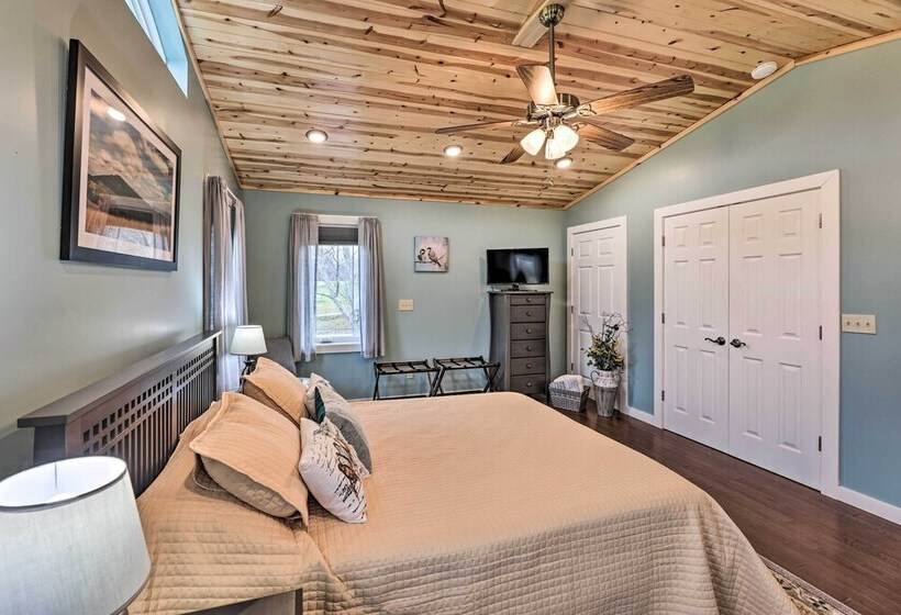 Modern Marlinton Home W/ Hot Tub & Mtn Views!