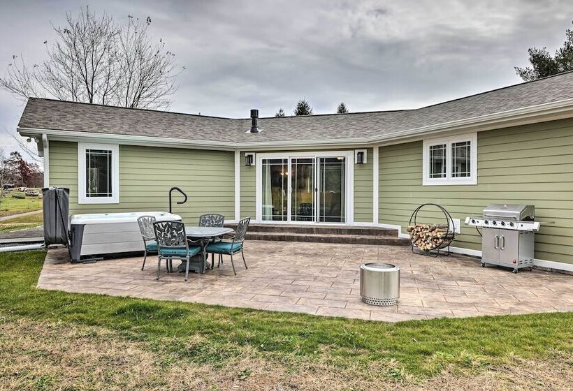 Modern Marlinton Home W/ Hot Tub & Mtn Views!