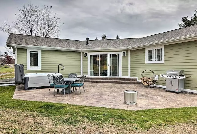 Modern Marlinton Home W/ Hot Tub & Mtn Views!