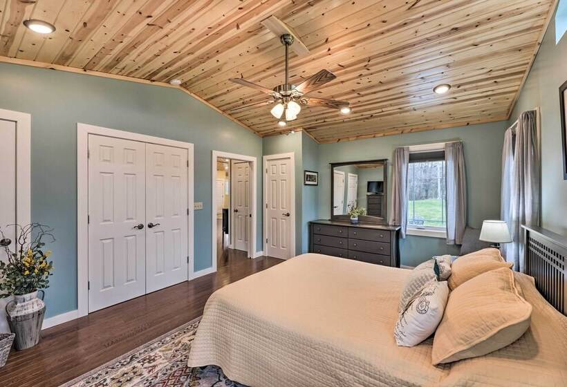 Modern Marlinton Home W/ Hot Tub & Mtn Views!