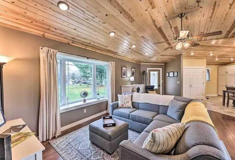 Modern Marlinton Home W/ Hot Tub & Mtn Views!