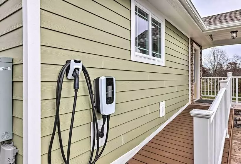 Modern Marlinton Home W/ Hot Tub & Mtn Views!