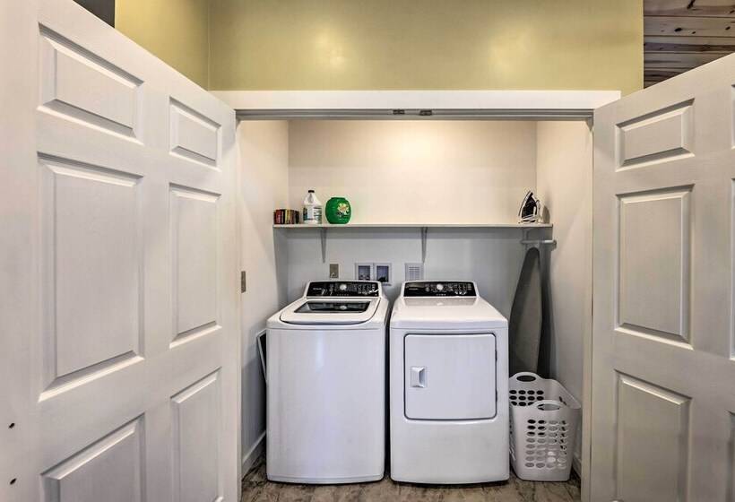 Modern Marlinton Home W/ Hot Tub & Mtn Views!