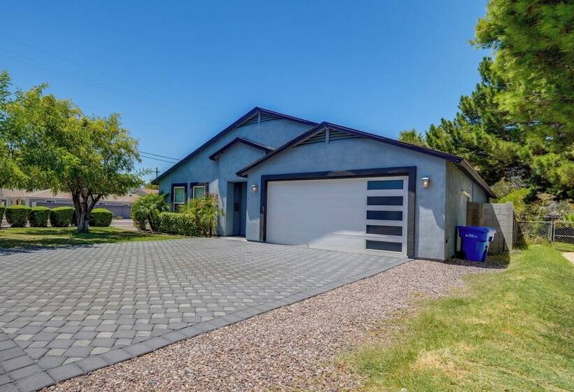 Modern Phoenix Home W/ Covered Patio + Grill!