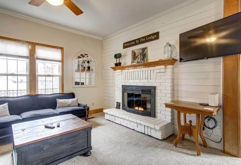 Monument Retreat   Walk To Local Dining & Shopping