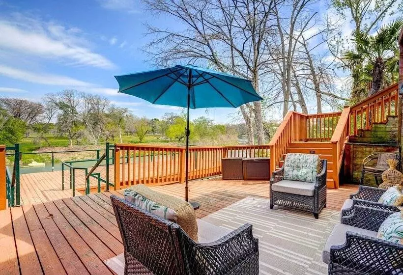 New Braunfels Retreat: Relax At  The Hideout