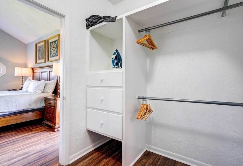 New Braunfels Retreat: Relax At  The Hideout