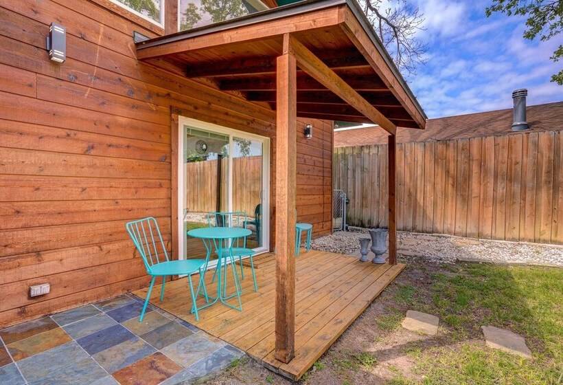 New Braunfels Retreat: Relax At  The Hideout