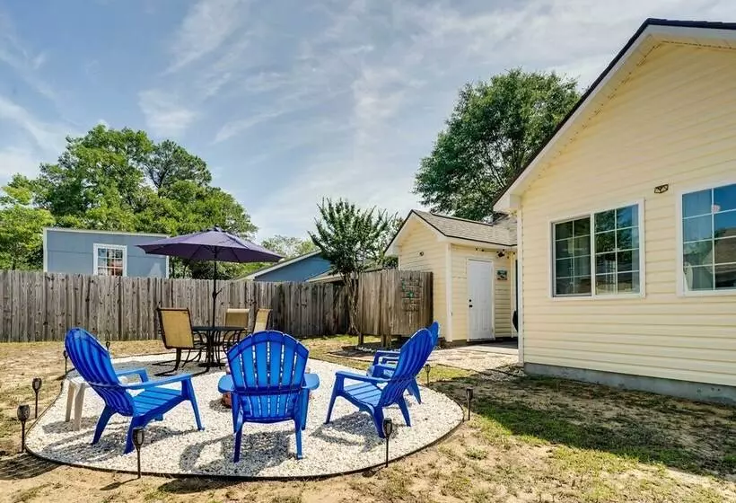 Oak Island Hideaway Hut ~ 1 Mi To Long Beach!