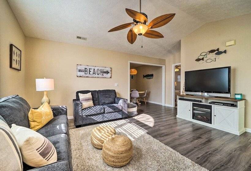 Oak Island Hideaway Hut ~ 1 Mi To Long Beach!