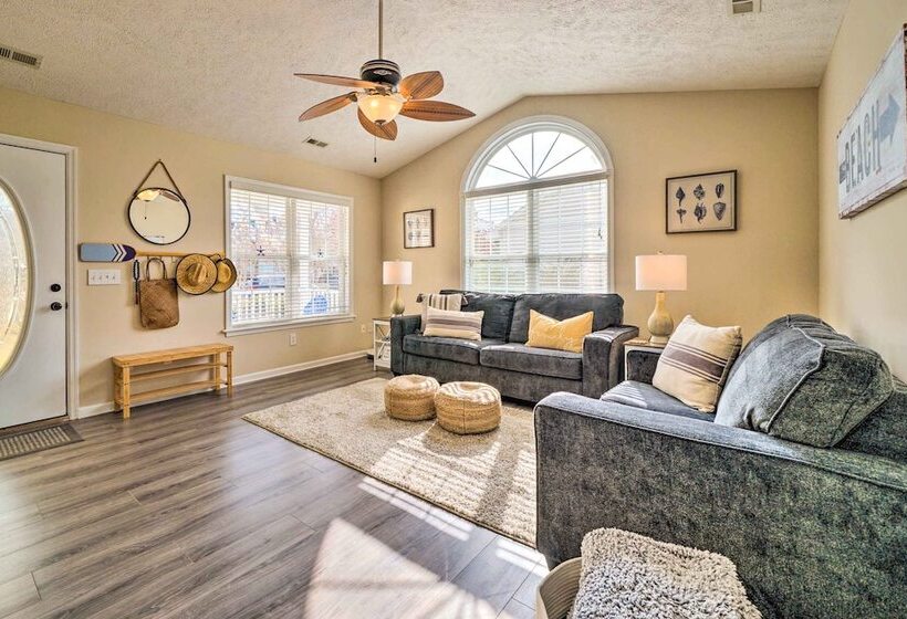 Oak Island Hideaway Hut ~ 1 Mi To Long Beach!