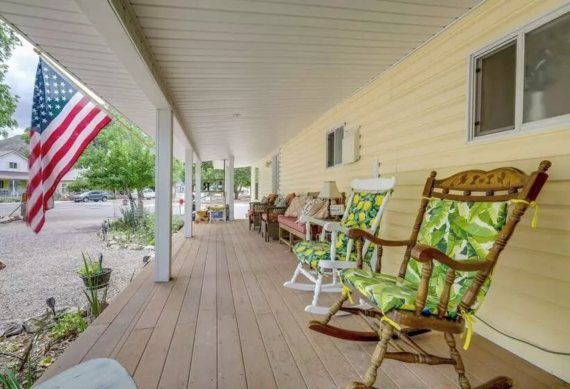 Outdoorsy Caliente Retreat W/ Screened Porch