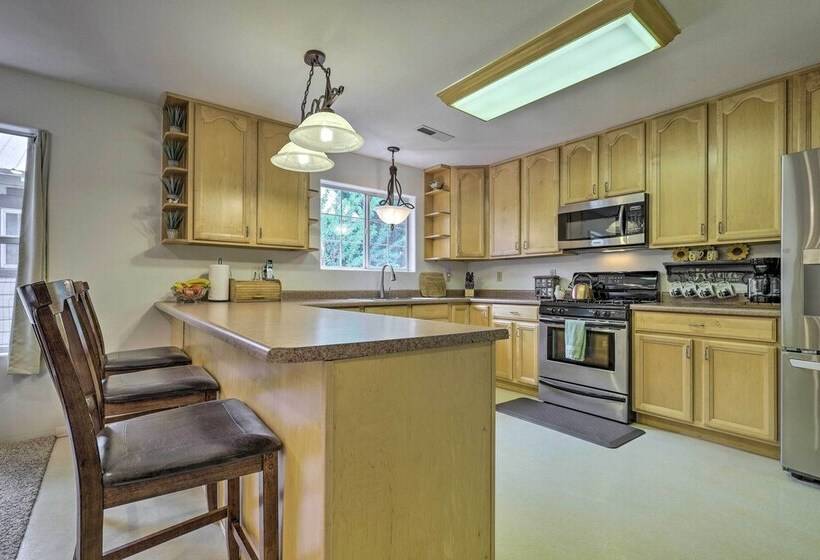 Outdoorsy Caliente Retreat W/ Screened Porch