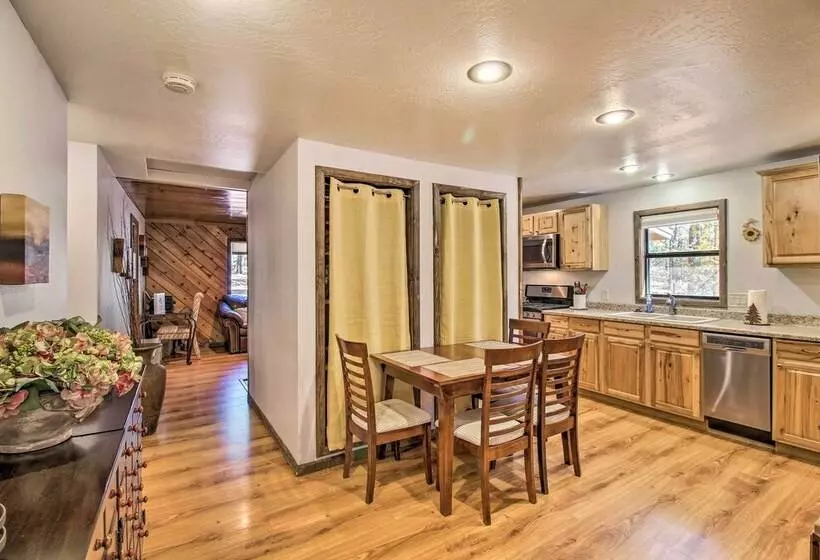 Deck & Grill: Pet Friendly Lakeside Cabin